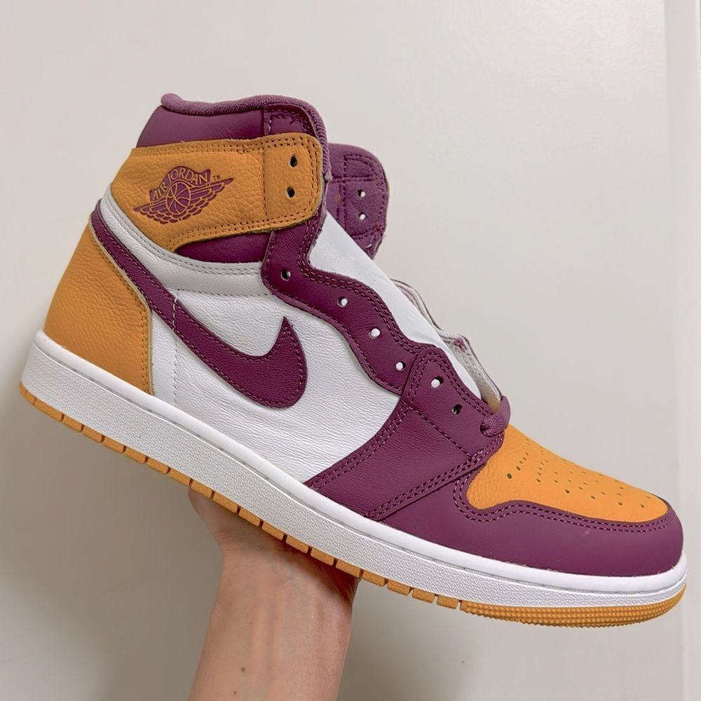 ⭐️NIKE AIR JORDAN 1 RETRO HI OG SNEAKERS